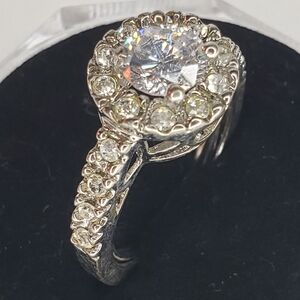 Elegant Silver Crystal Ring